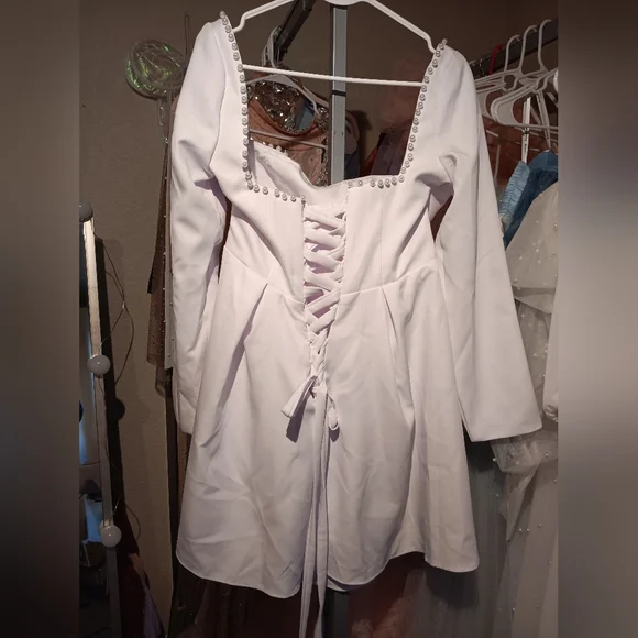 Elegant White Long Sleeve Dress - Picture 4 of 5